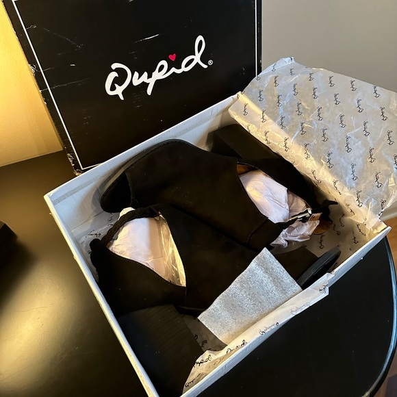 BNWT / BOX QUIPID CHUNKY HEELS / SZ 10 - Picture 2 of 3